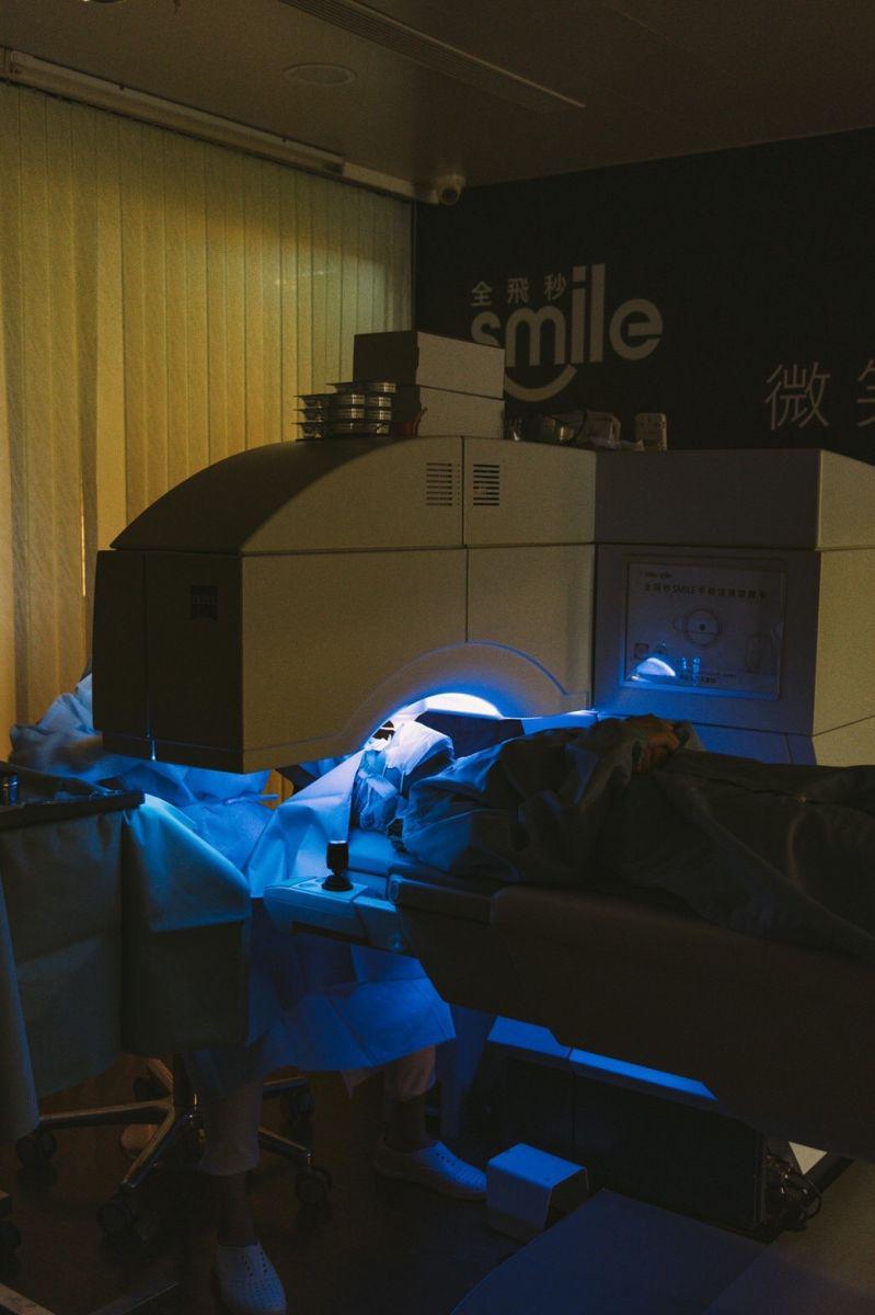 柯式野生活在諾貝爾眼科做近視雷射