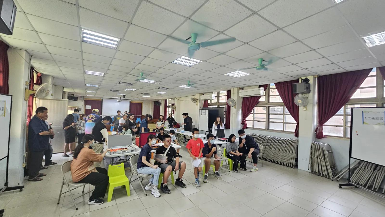 弘昌泰、愛戴眼鏡攜手新成國小 公益護眼助逾100名學童-3